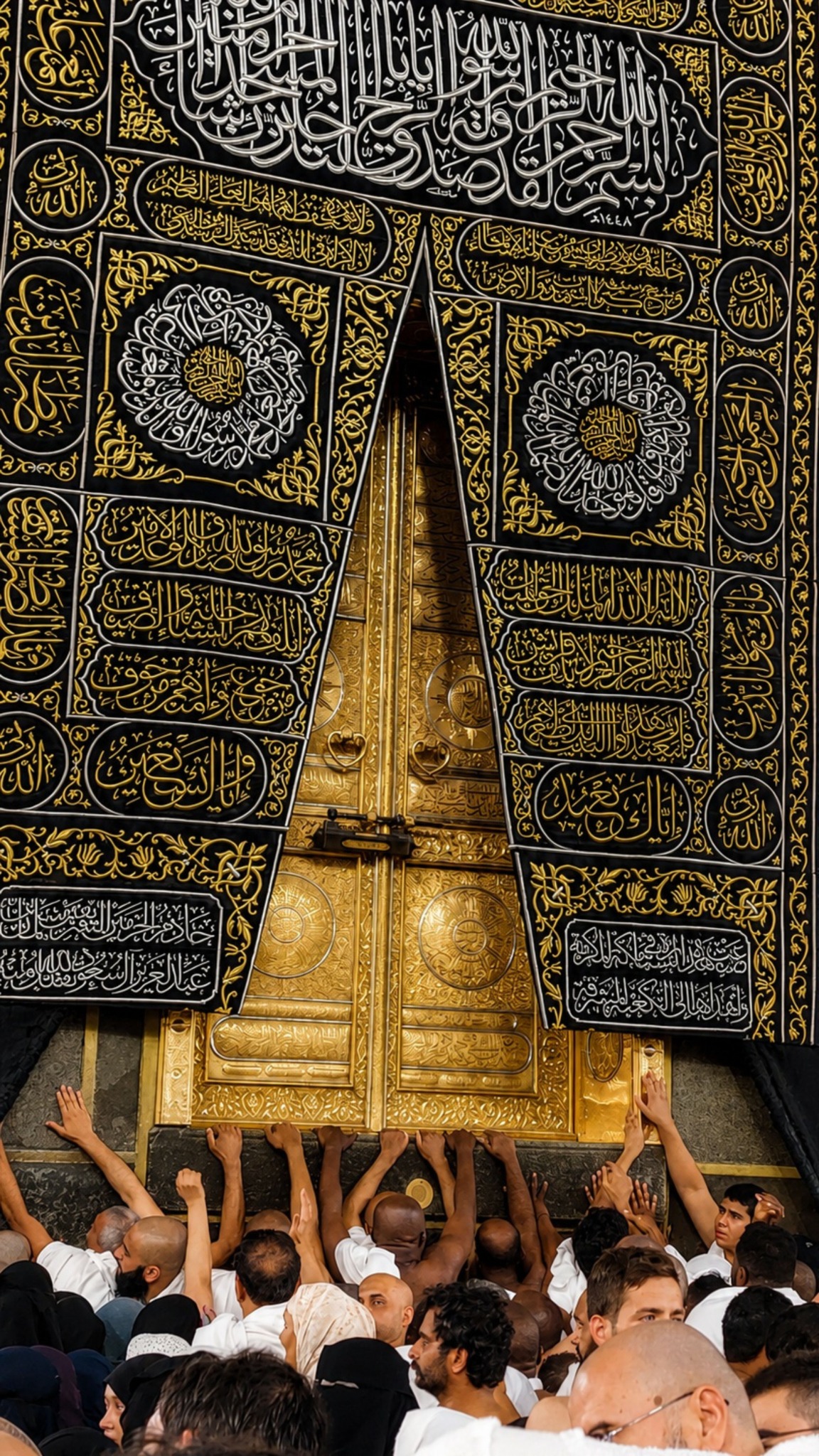 Pilgrims at the Kaaba in Makkah